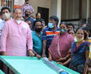 Congress Covid-19 Helpline donates 10 pushcarts to needy